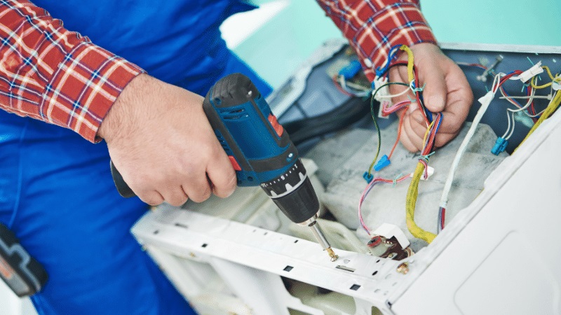 Karşıyaka ECA ECA çamaşır makinesi kart tamiri – Su almama arızası orijinal parça ile giderildi. - Teknik servis örneği